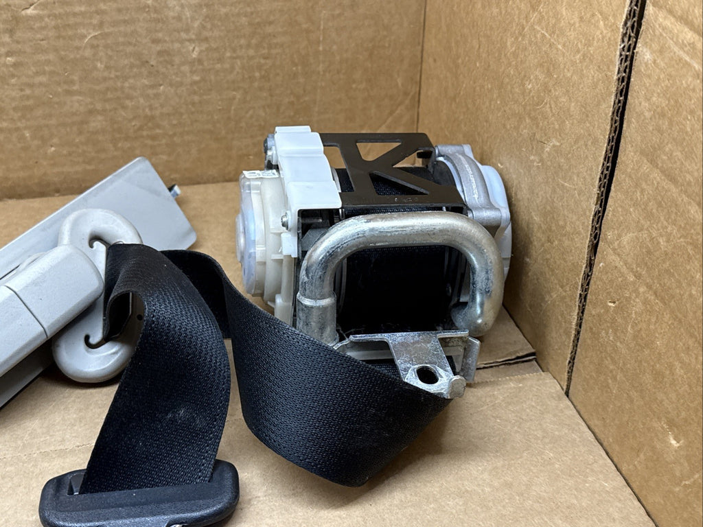 2016 2022 Honda HR V HRV Front Right Passenger Side Seat Belt Seatbelt Retractor1
