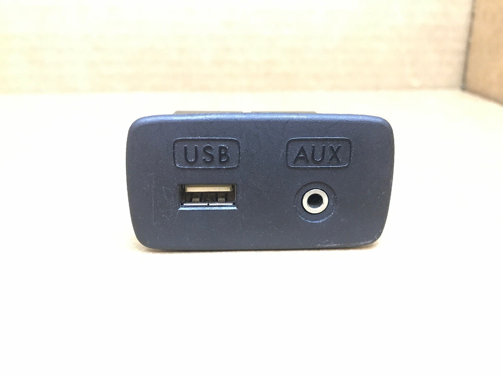 2010 2014 Subaru Legacy Outback AUX USB Port Jack Plug OEM0
