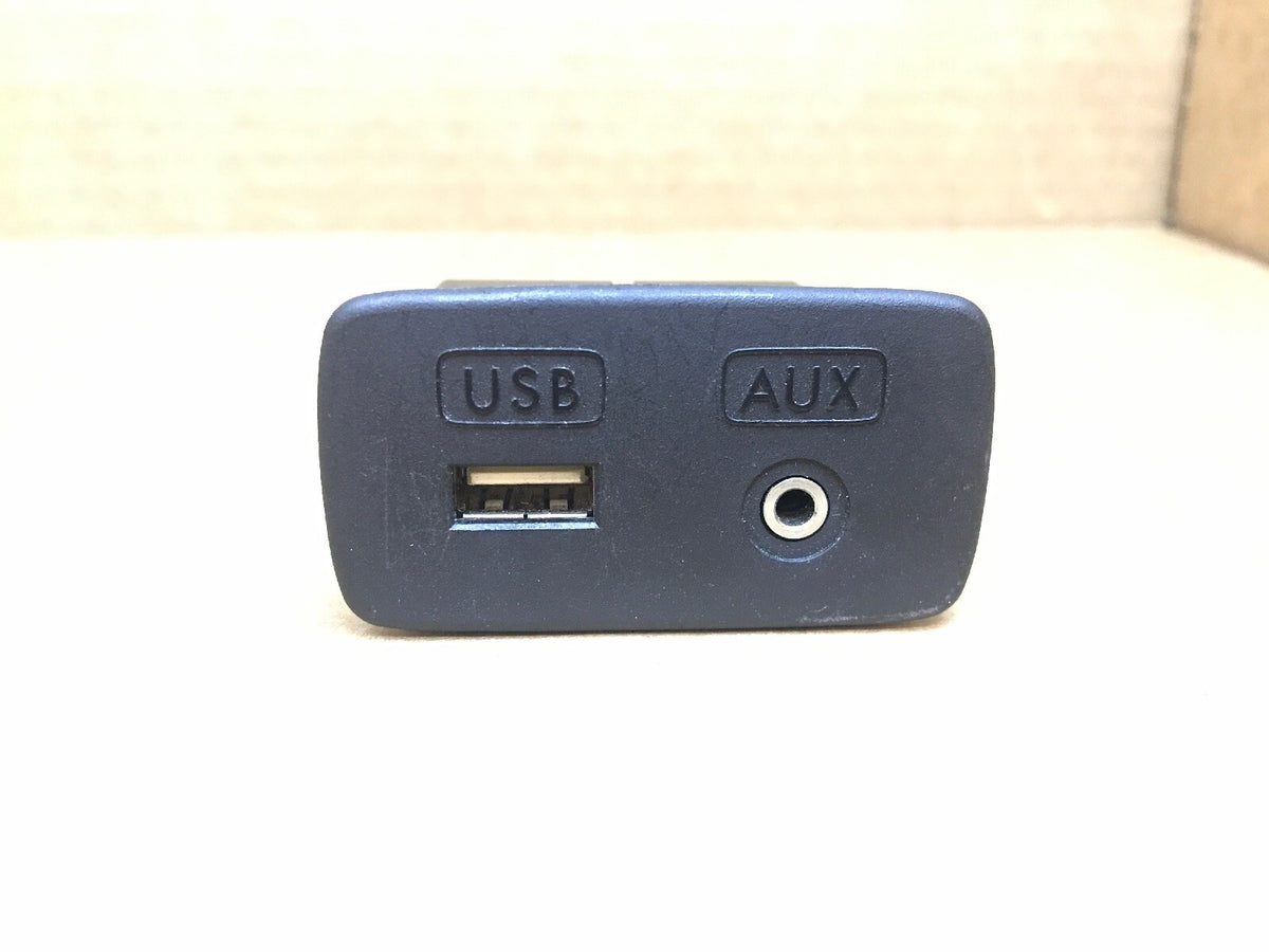 2010 2014 Subaru Legacy Outback AUX USB Port Jack Plug OEM0