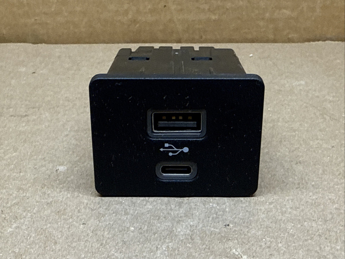 Ford USB USB C Media Charge Ports ML3T 14F014 AB6