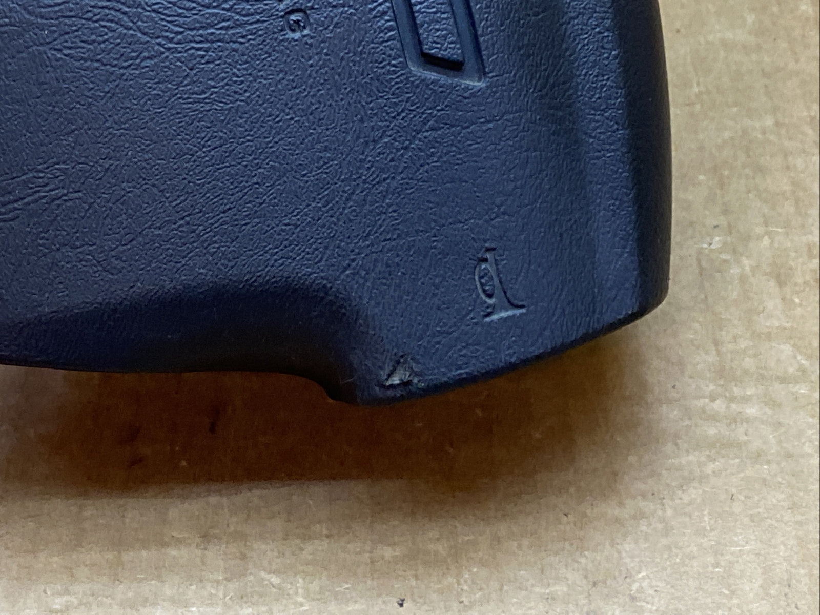 03 06 SILVERADO EXPRESS FRONT LEFT DRIVER STEERING WHEEL AIRBAG AIR BAG ONE PLUG6