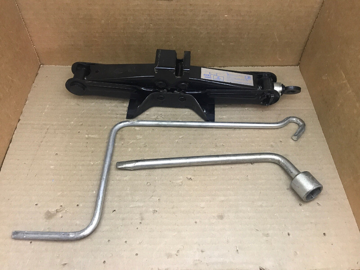 04 09 MAZDA 3 MAZDA3 EMERGENCY SPARE TIRE SCISSOR JACK TOOLS SET KIT LUG WRENCH2