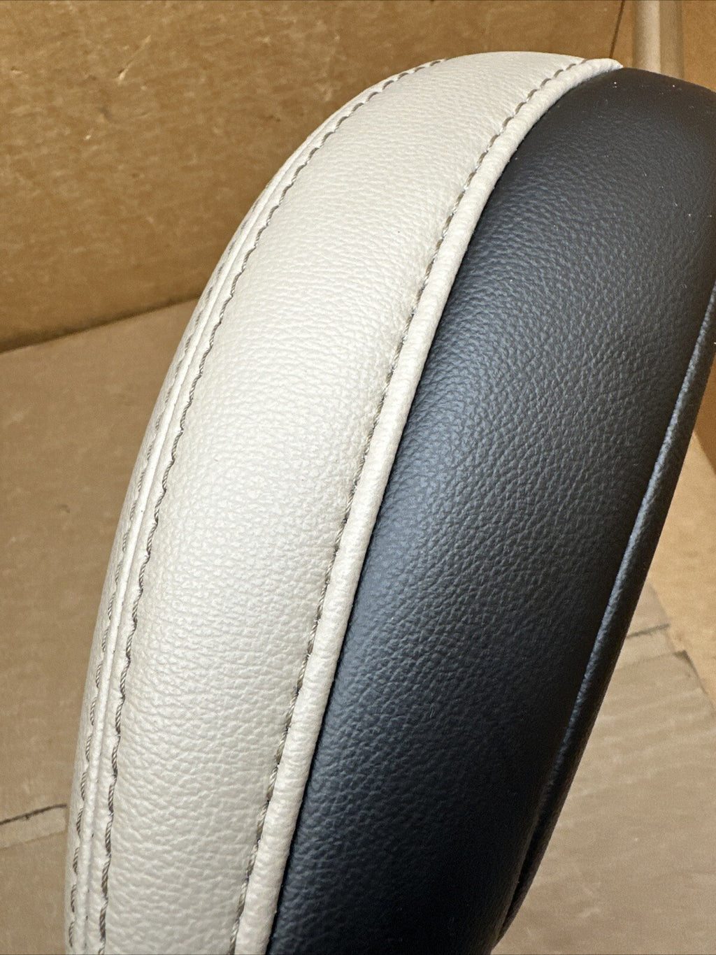 2020 2022 Ford Escape Front Head Rest Headrest Driver Passenger Leather6
