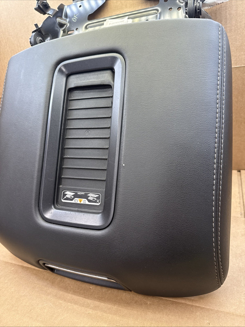 2016-2020 Suburban Tahoe Yukon Center Console Armrest Lid Cover Charging Pad7
