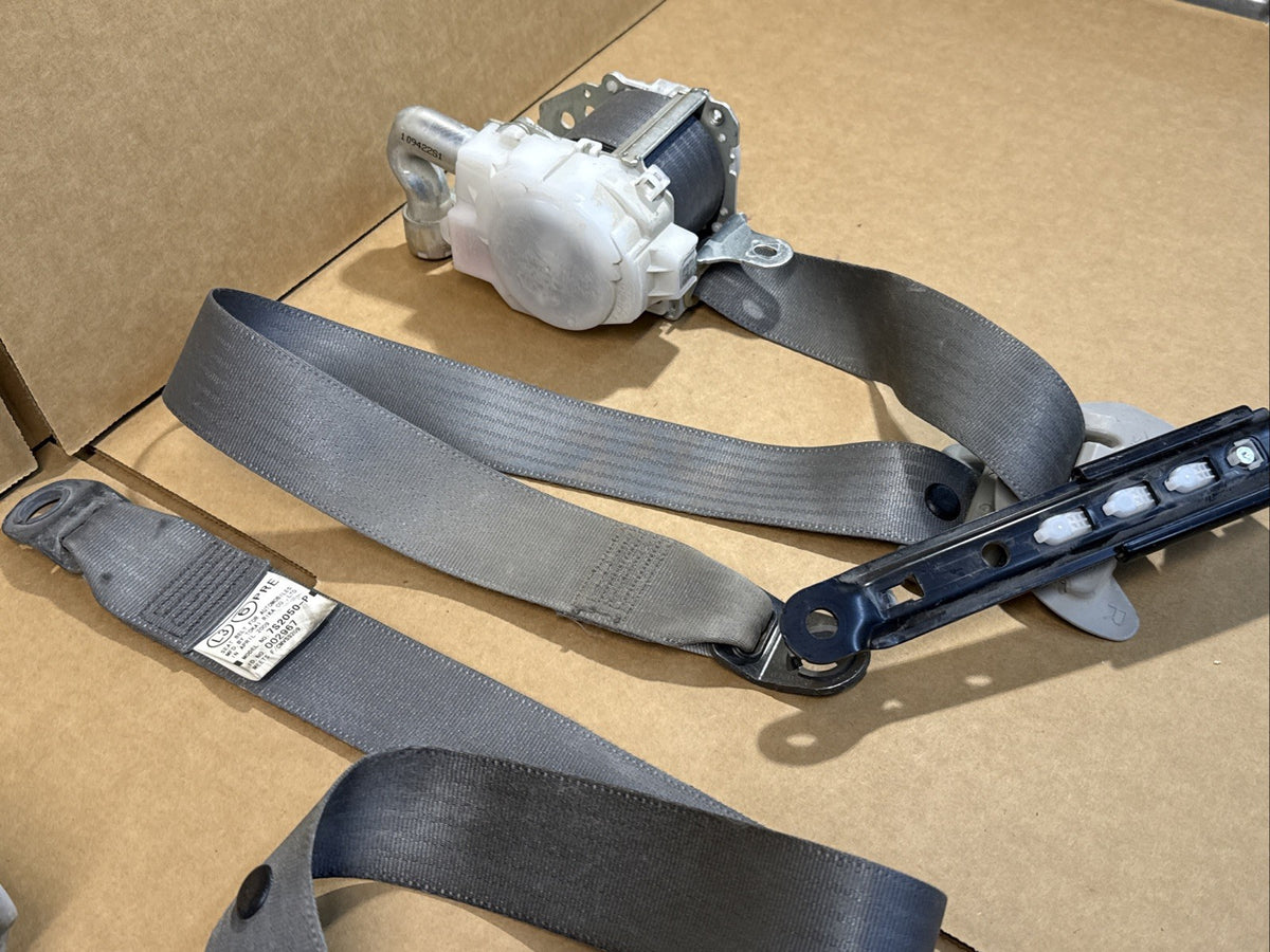 2010 2014 Prius Front Left Right Driver Passenger Seat Belt Seatbelt Set Pair4