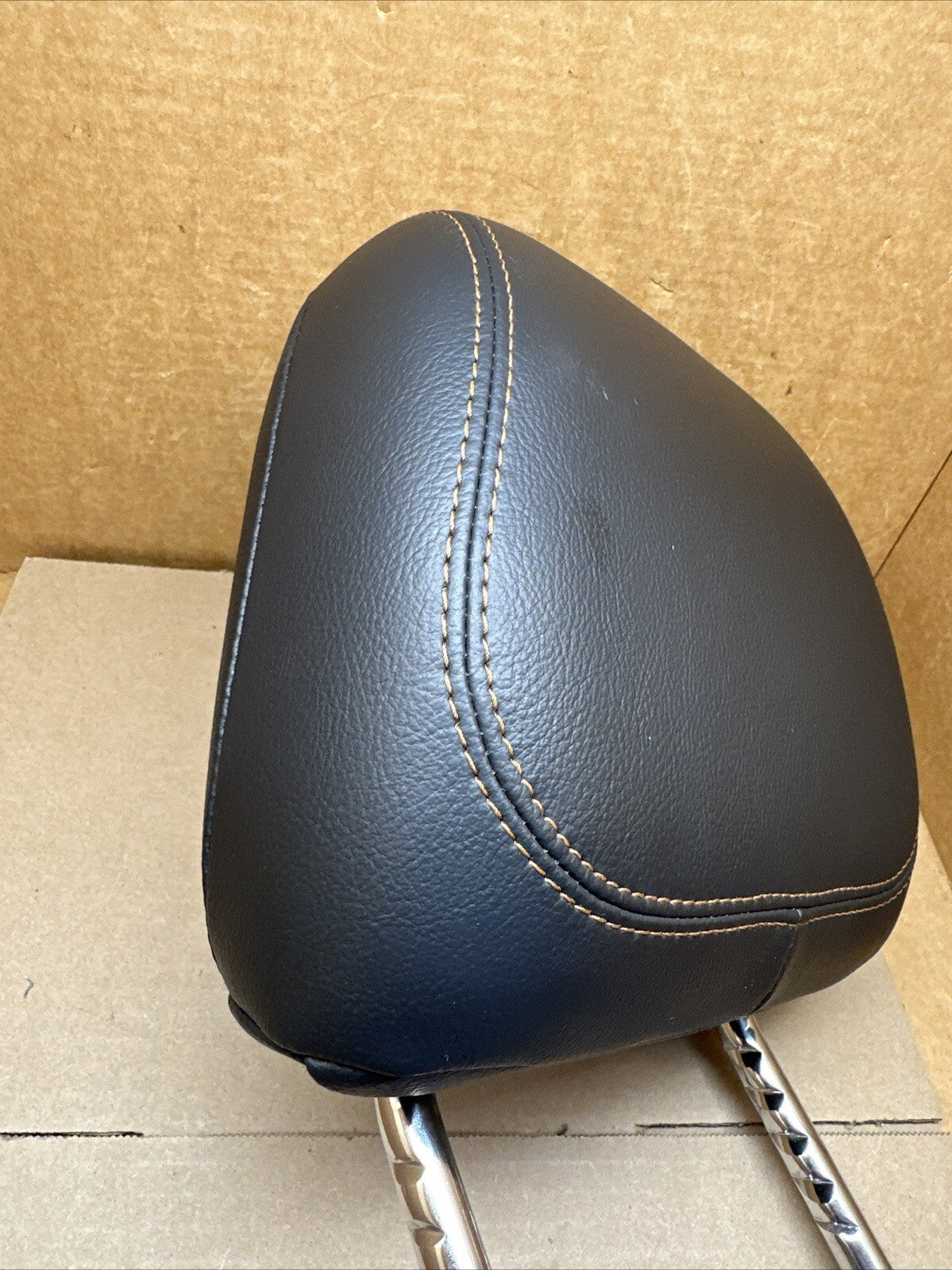2017 2020 CHRYSLER PACIFICA FRONT LEFT DRIVER SIDE SEAT HEADREST HEAD REST OEM2