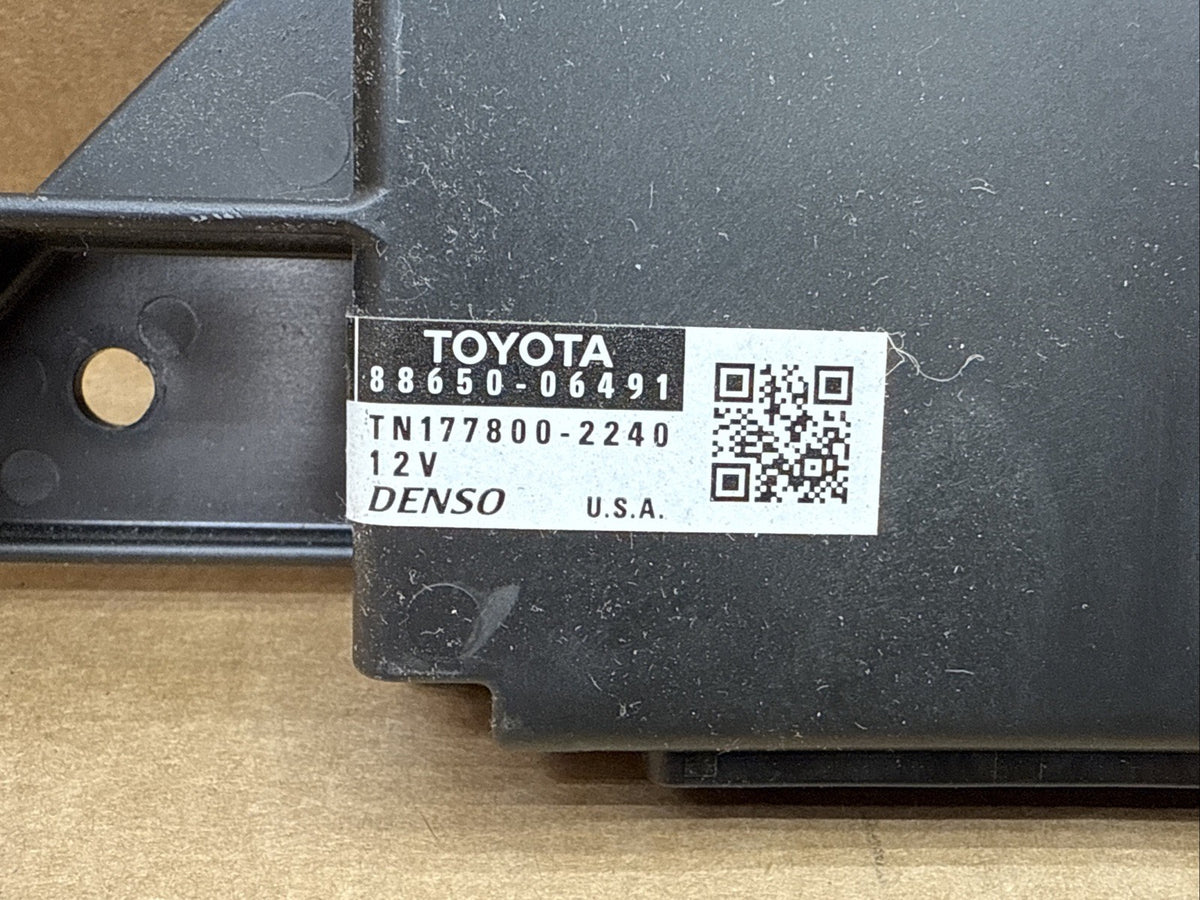 2012-2013 Toyota Camry AC Temperature Amplifier Amp Module 88650-064911