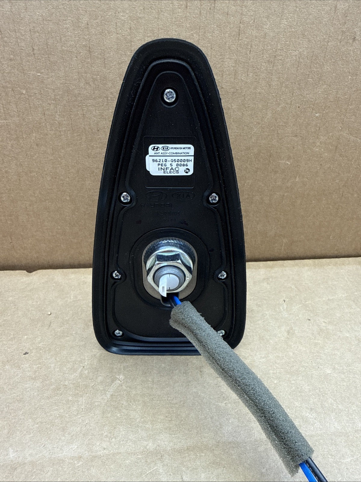 2021-2023 Kia Seltos Radio Shark Fin Antenna OEM Cherry Black 96210-Q50009H5