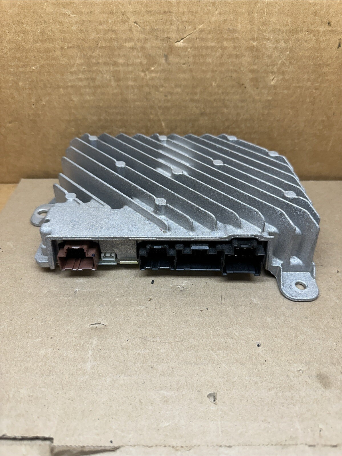 2018 2021 GMC TERRAIN BOSE RADIO AMP AMPLIFIER 843216553