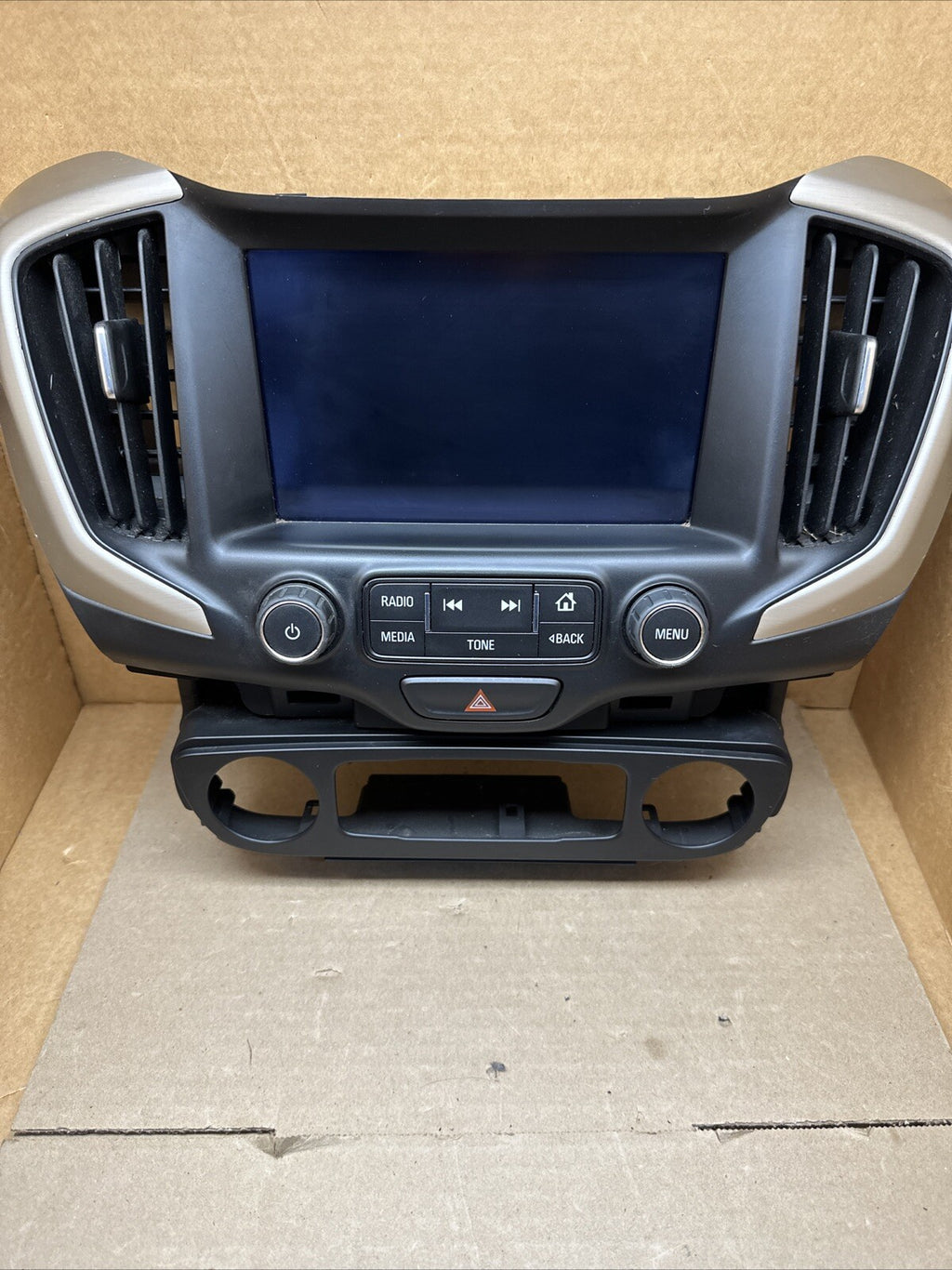 2018   2019 GMC Terrain OEM Climate Control Radio Display Screen 842992584