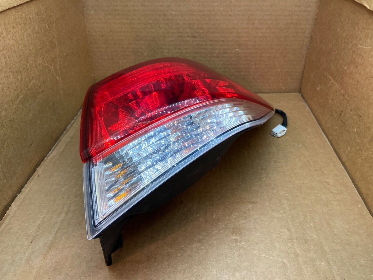 10 14 Subaru Outback Passenger Side Right Rear Taillight Tail Break Light Outer4