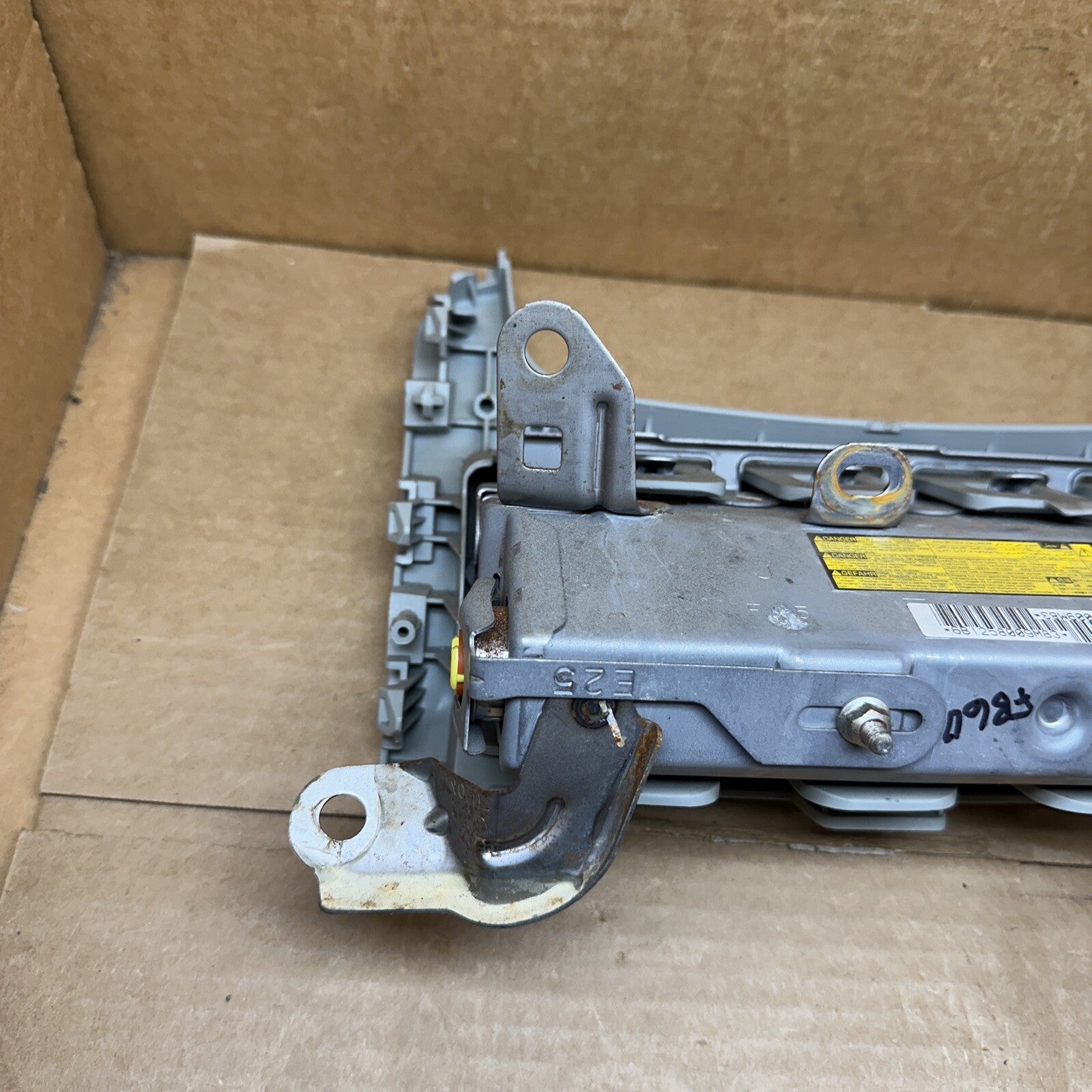2010 2015 TOYOTA PRIUS LEFT SIDE DRIVER KNEE LOWER AIRBAG AIR BAG LIGHT GRAY6