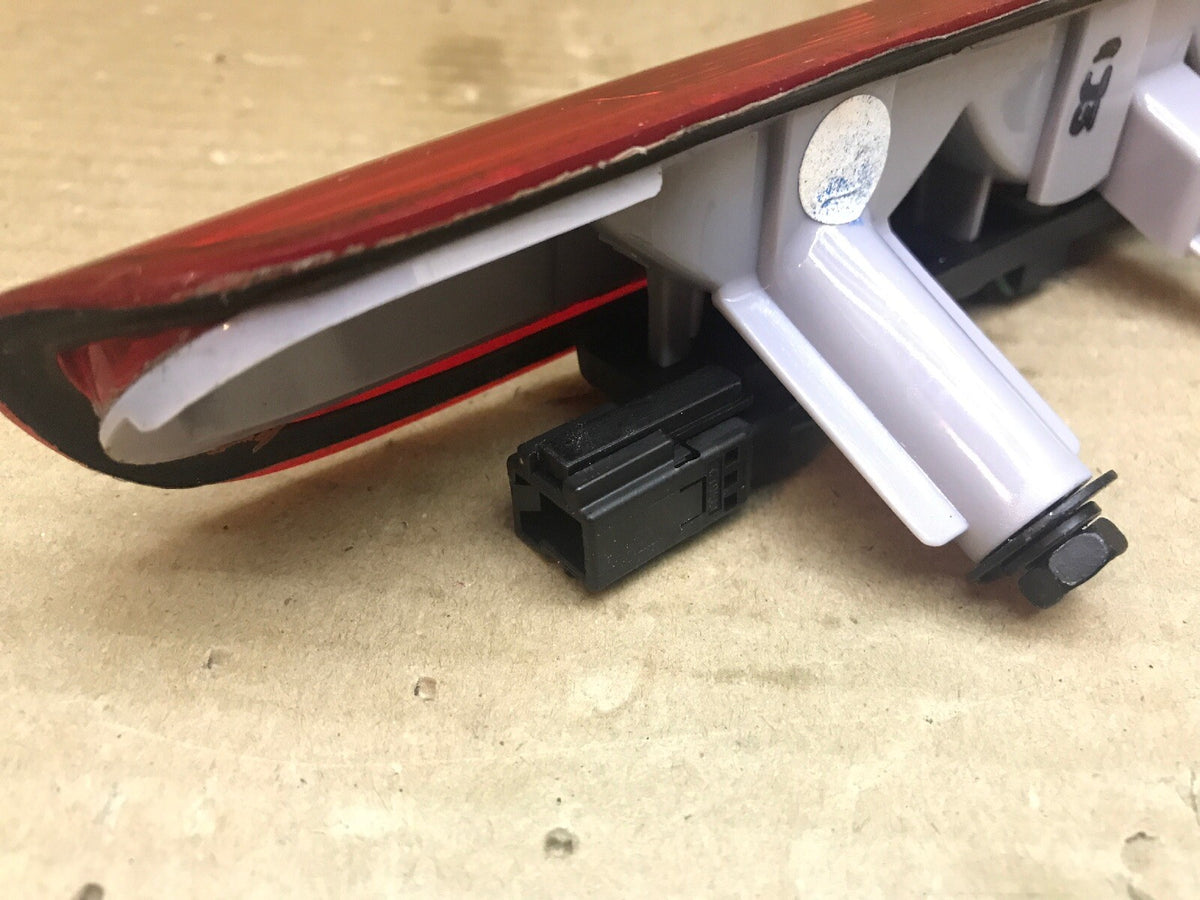 2014 2019 Kia Soul OEM Rear Third Brake Tail Light Lamp Upper Center 92700 B20105
