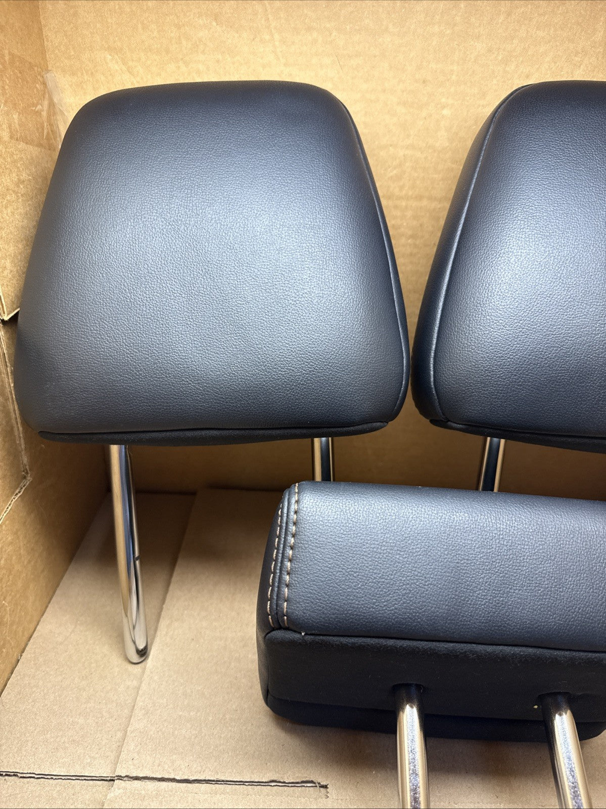 2014 2019 Toyota Highlander Headrest Head Rest 2nd Row Rear Set Black Leather6