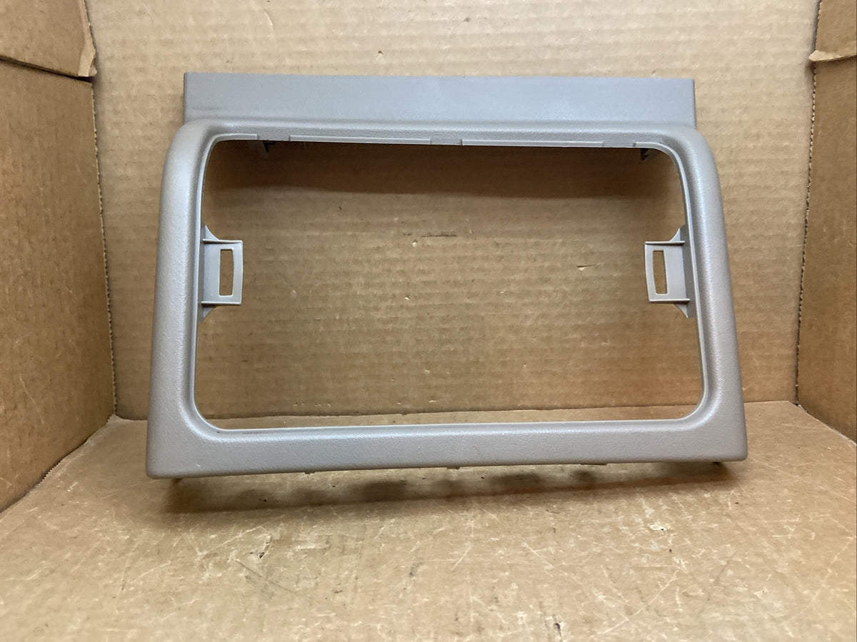 03 06 Silverado Sierra Tahoe Center Console Front Cubby Trim Neutral 150704971