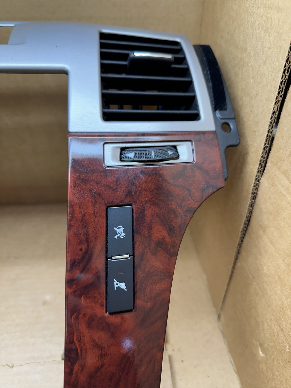 2007 2014 Escalade Radio Bezel Trim Surround Dash Vents Cover Panel OEM 159331492