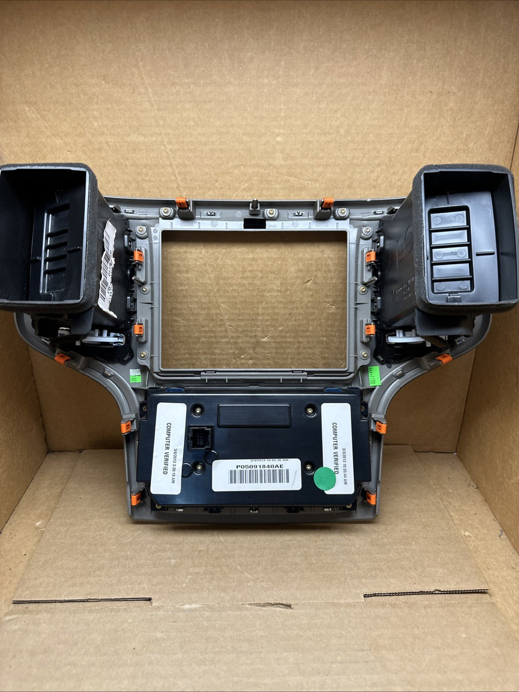 2014 2015 Jeep Grand Cherokee Temperature Control Unit Radio Bezel 05091840AE5