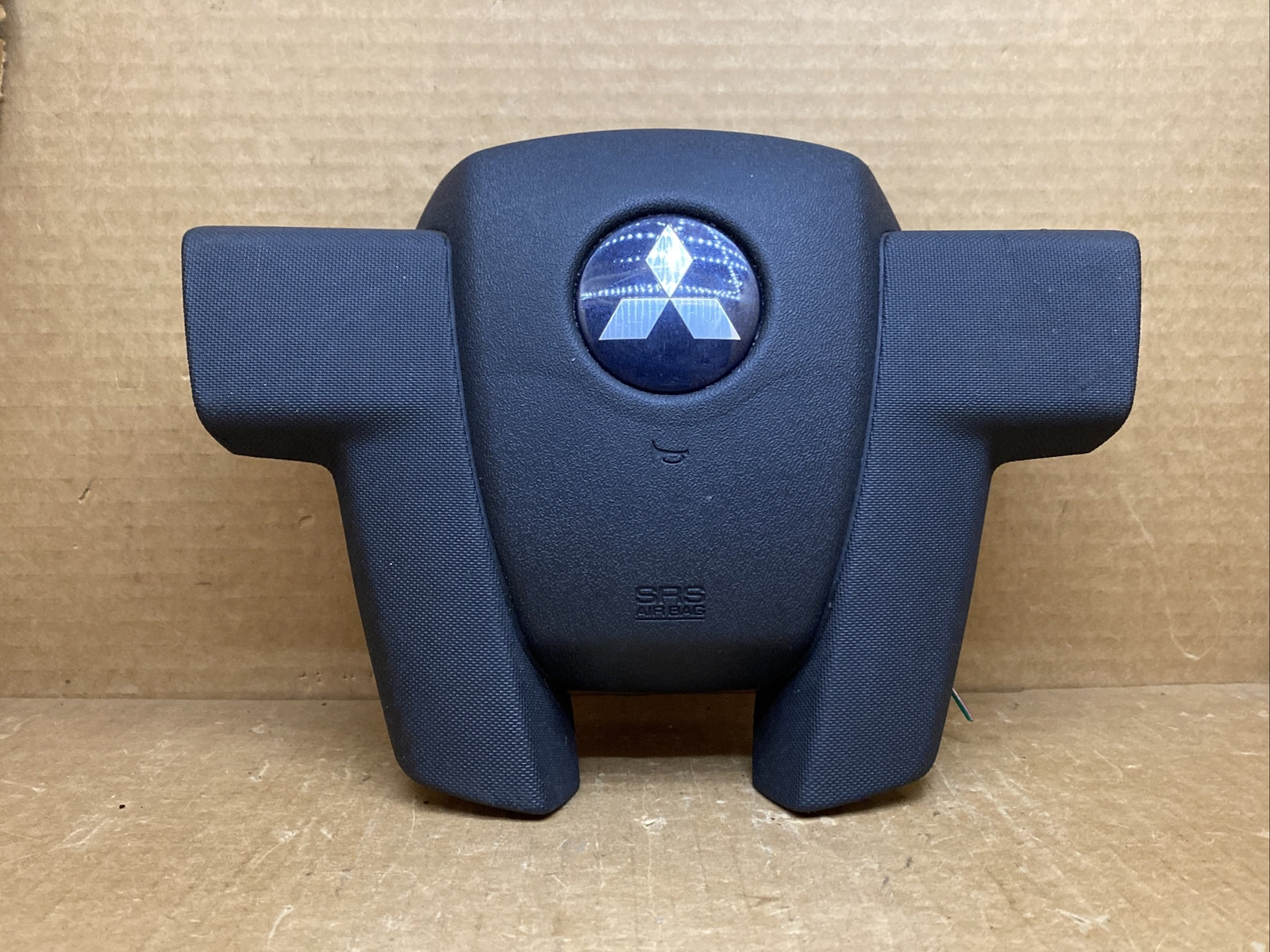 2004 Mitsubishi Endeavor Front Left Driver Side Steering Wheel Air Bag Airbag1