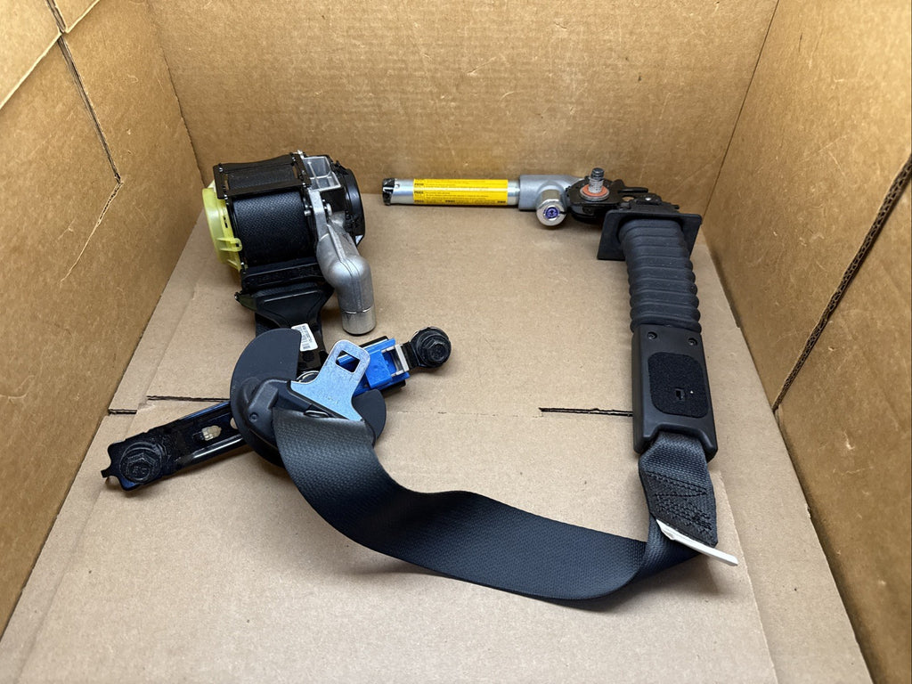 2017 2020 Elantra Sedan Front Left Driver Side Seat Belt Seatbelt Retractor1