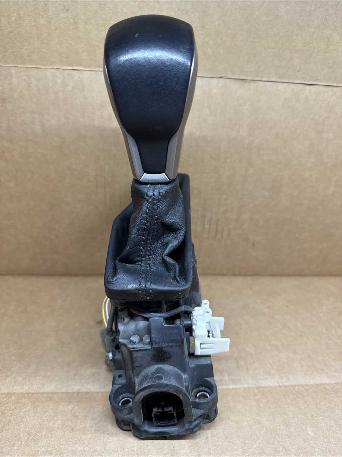 2016 2021 JEEP GRAND CHEROKEE AUTOMATIC GEAR SHIFTER HANDLE CONTROL 68428790AA2