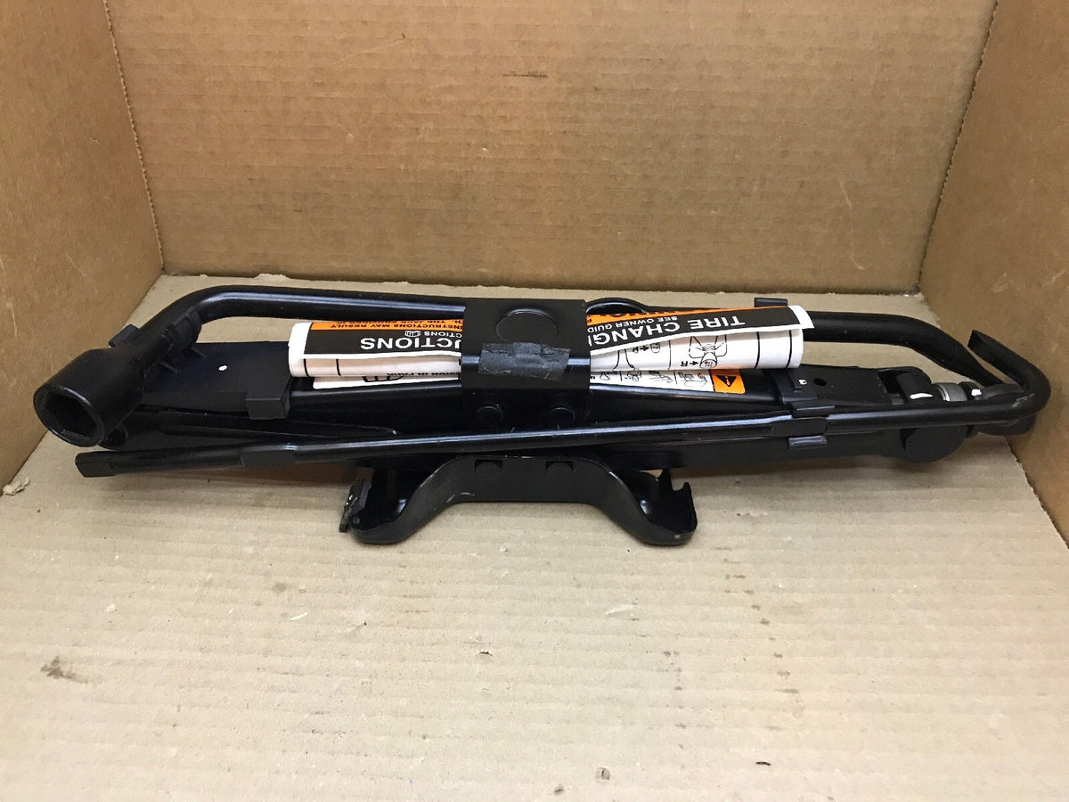 01 12 Escape Mariner Tribute Emergency Scissor Jack Lug Tool Set Spare Tire Kit0