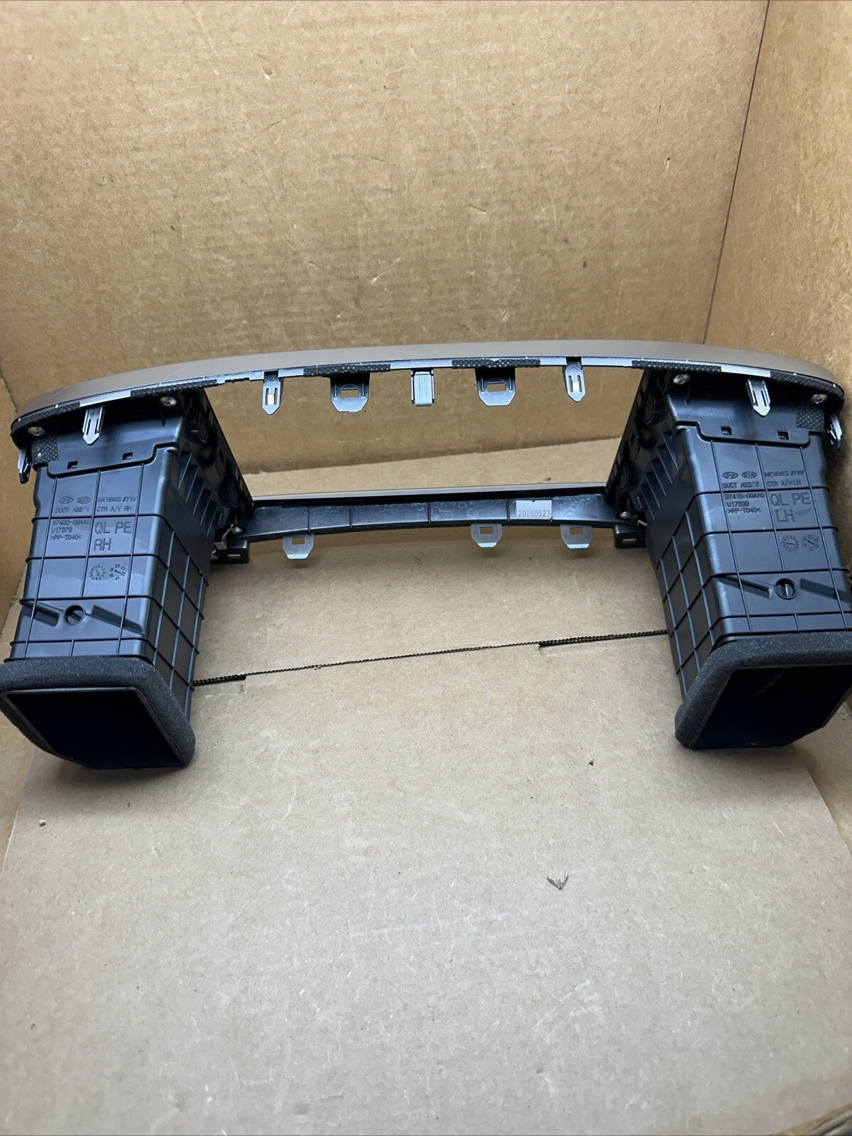 2017 2022 Kia Sportage Center Dash Radio Bezel Vents Surround Trim Silver4