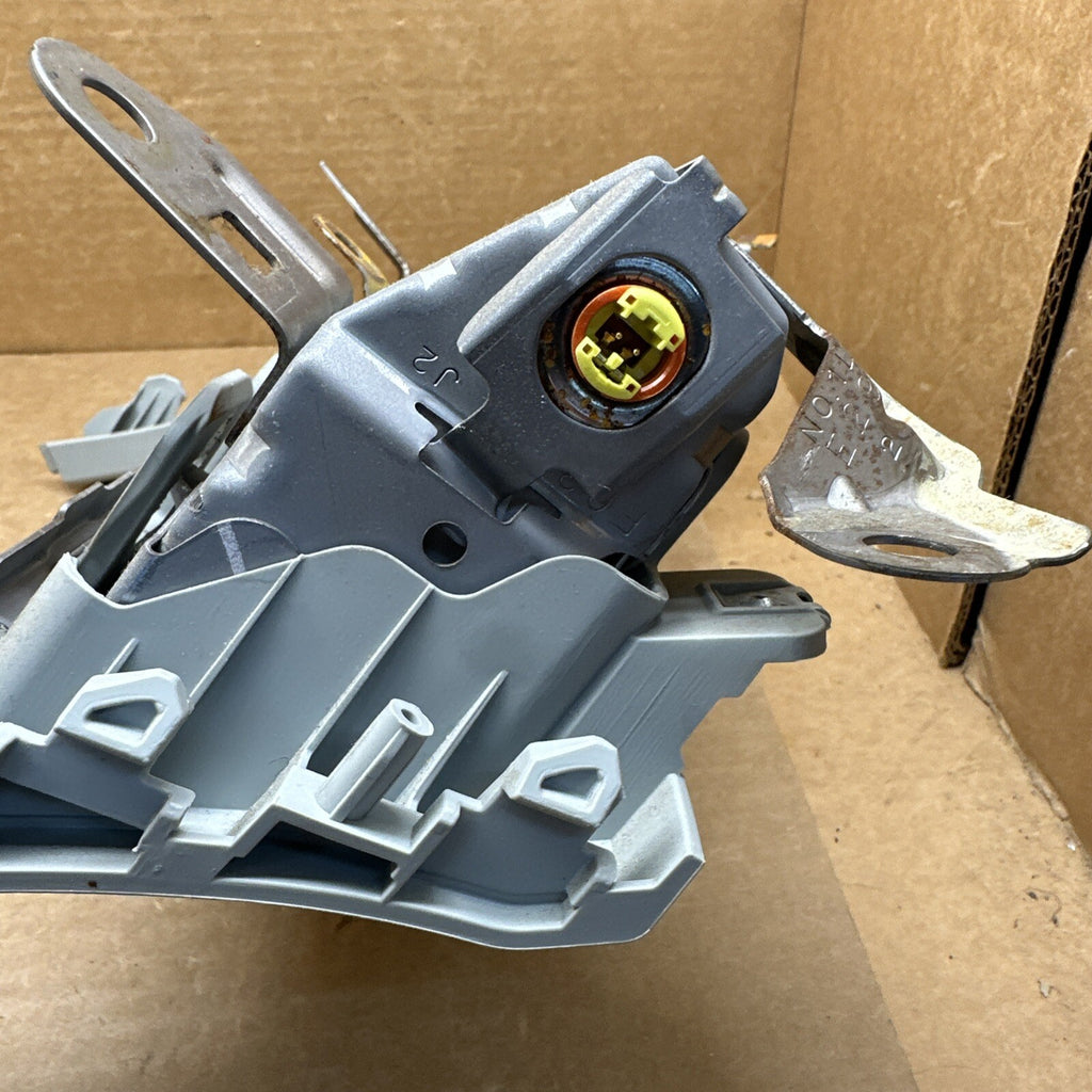 2010 2015 TOYOTA PRIUS LEFT SIDE DRIVER KNEE LOWER AIRBAG AIR BAG LIGHT GRAY7