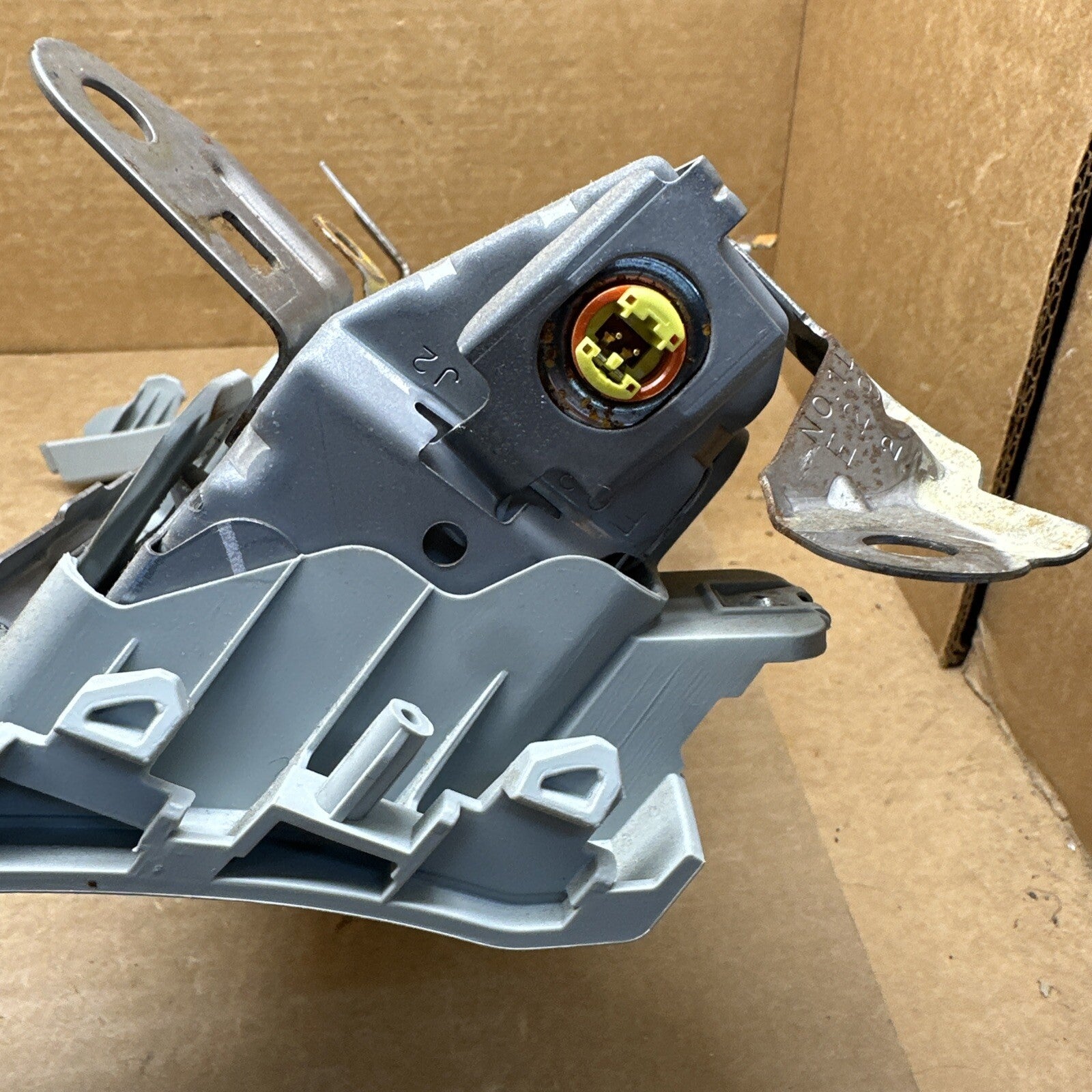 2010 2015 TOYOTA PRIUS LEFT SIDE DRIVER KNEE LOWER AIRBAG AIR BAG LIGHT GRAY7