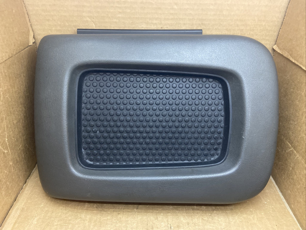 03 06 Yukon Silverado Center Console Door Lid Armrest Arm Rest Pewter 69D0