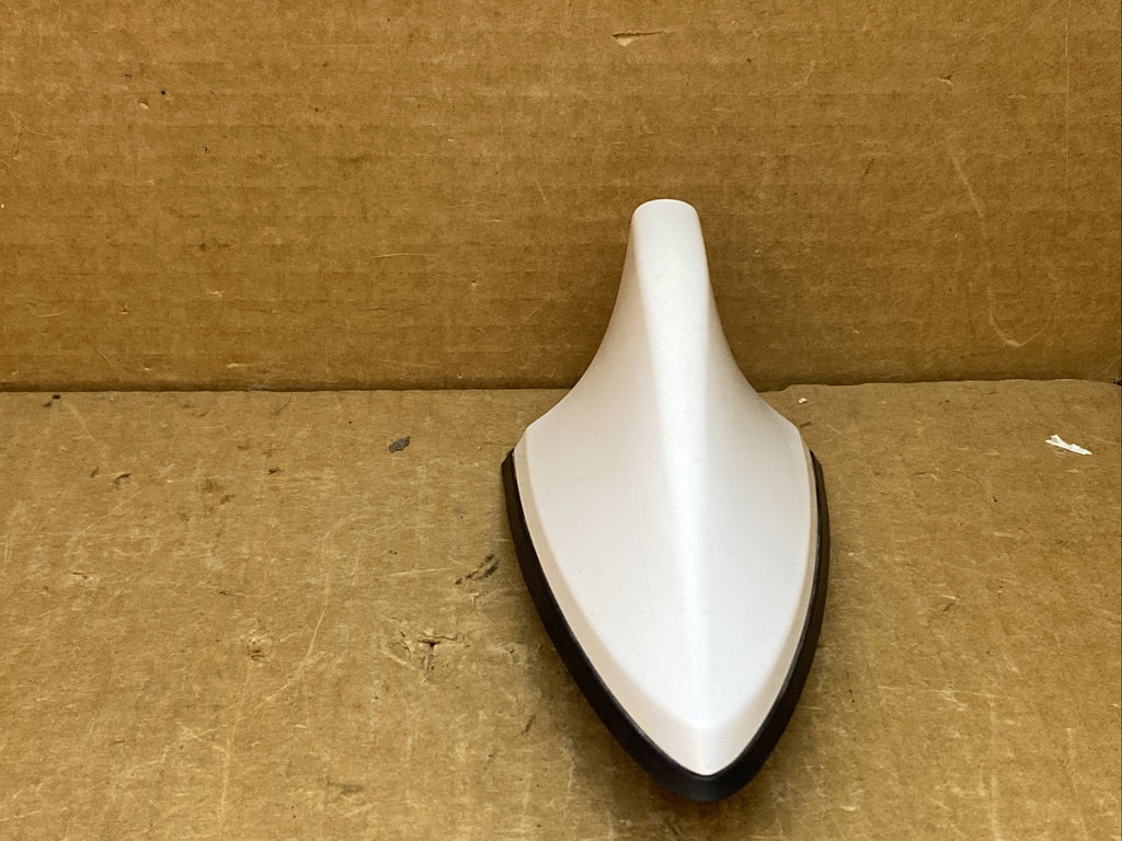 2014 2016 Kia Forte Shark Fin Antenna Assembly Shimmering White 96210 A7100SWP2