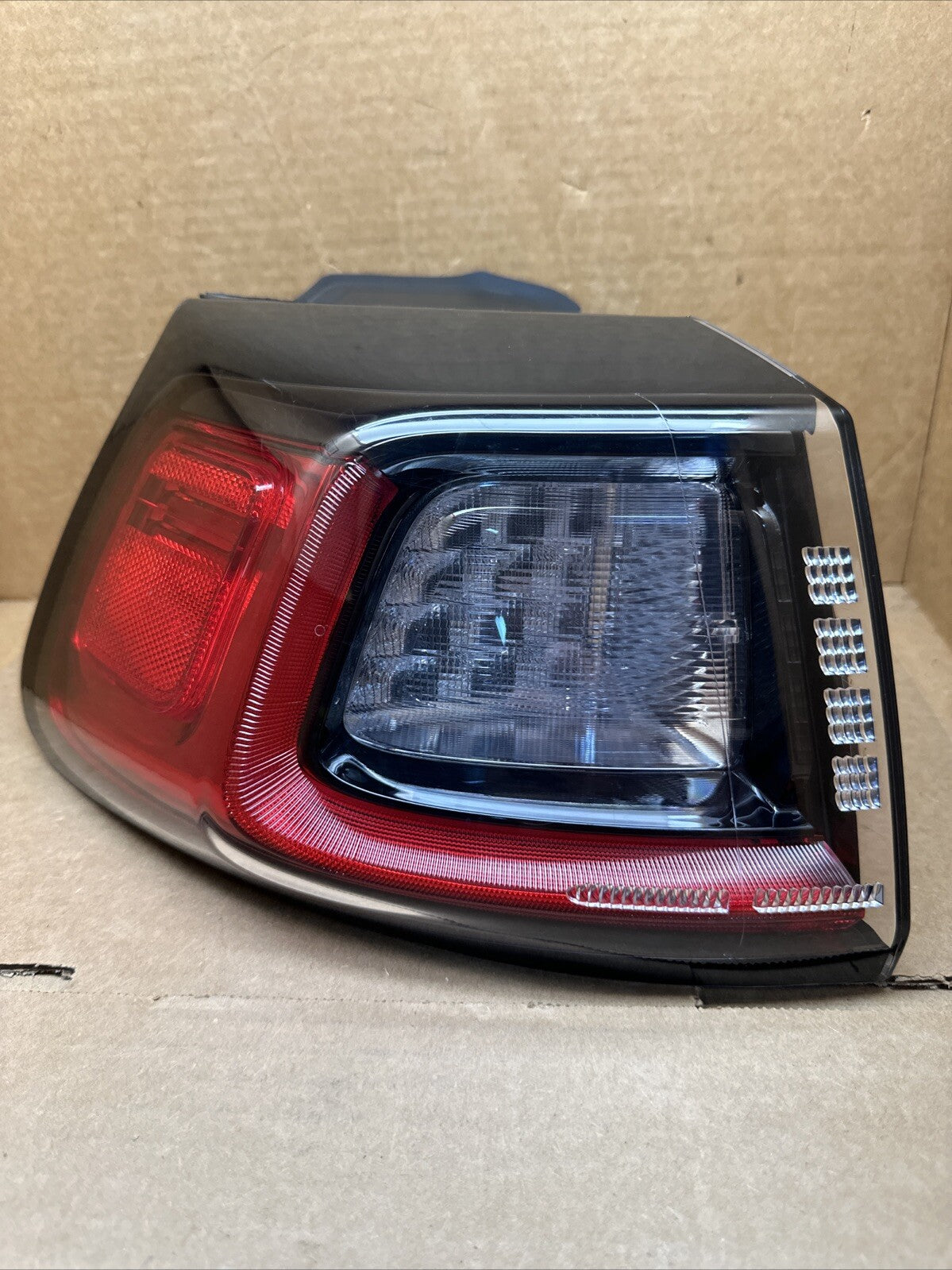 2019 2023 Cherokee Driver Side Left Taillight Tail Light Outer Quarter Panel1