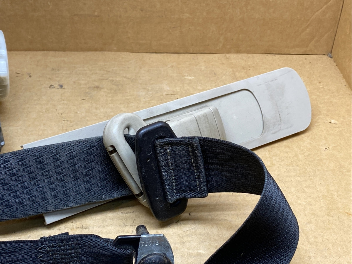 2011 2013 Ford Fiesta Front Left Driver Side Seat Belt Seatbelt Retractor2