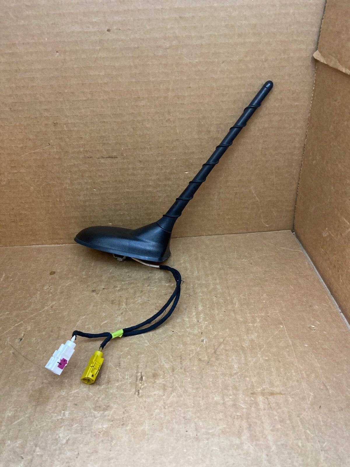 14 15 Jeep Cherokee Rear Roof Mounted Antenna OEM P05091031AB0