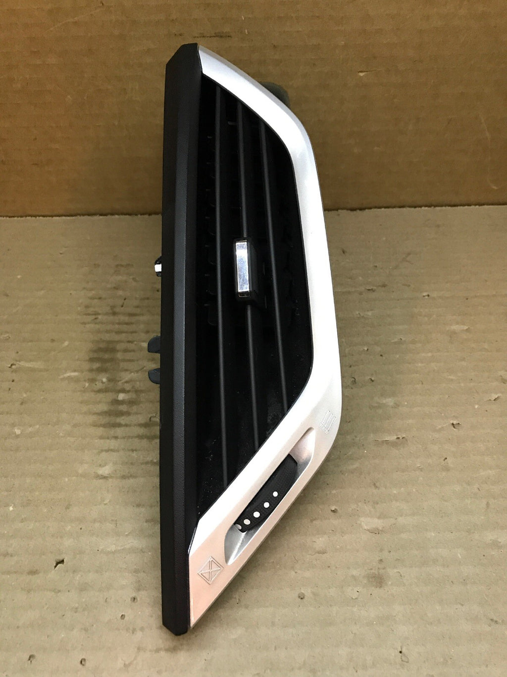 2010 2017 CHEVROLET EQUINOX FRONT DASH CENTER RIGHT PASSENGER SIDE AIR VENT RHC1