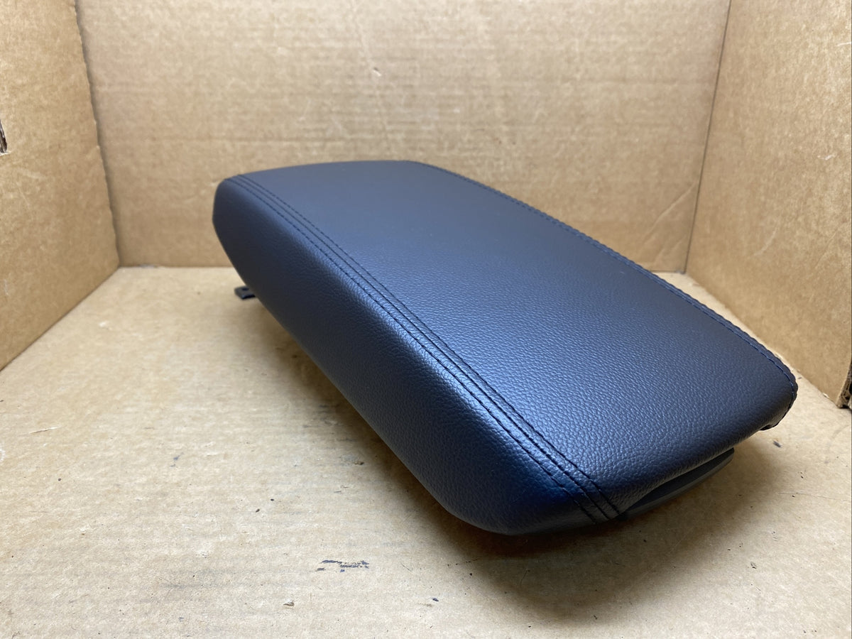 2017 2018 Hyundai Elantra Center Console Lid Cover Top Arm Rest Armrest Black1