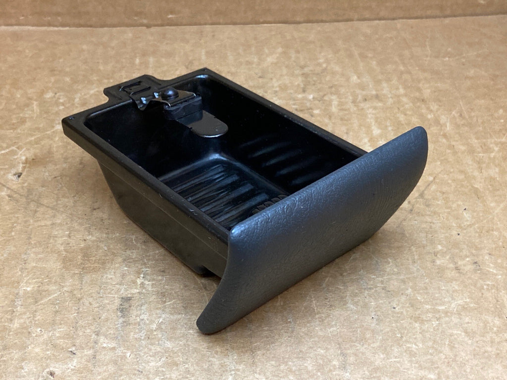 00 06 Suburban Tahoe Silverado GMC Yukon Sierra Dash Ashtray Ash Tray Insert 12D0