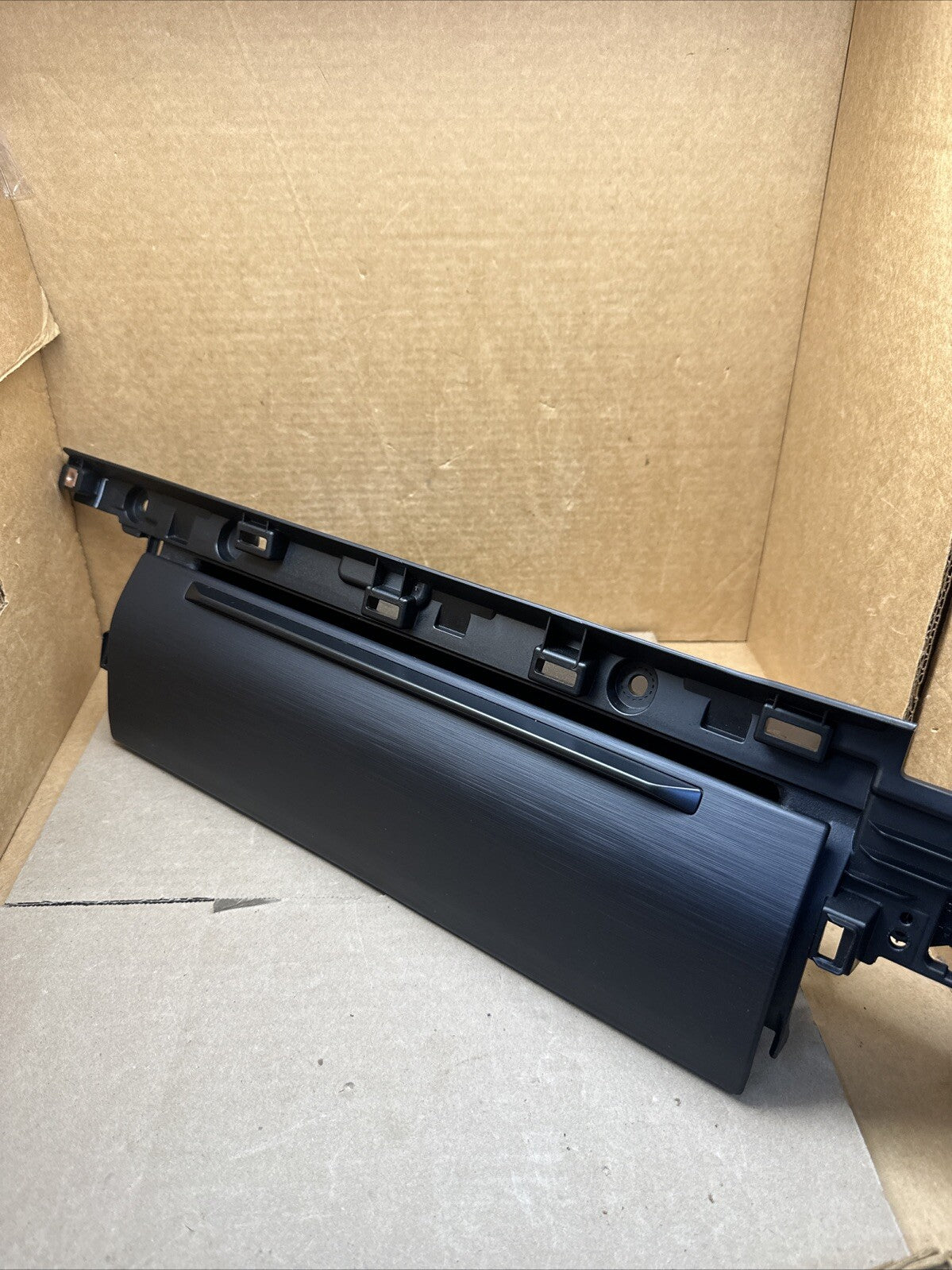 2021 2023 FORD F150 LARIAT UPPER GLOVEBOX STORAGE COMPARTMENT ML3B 1504406 AF0