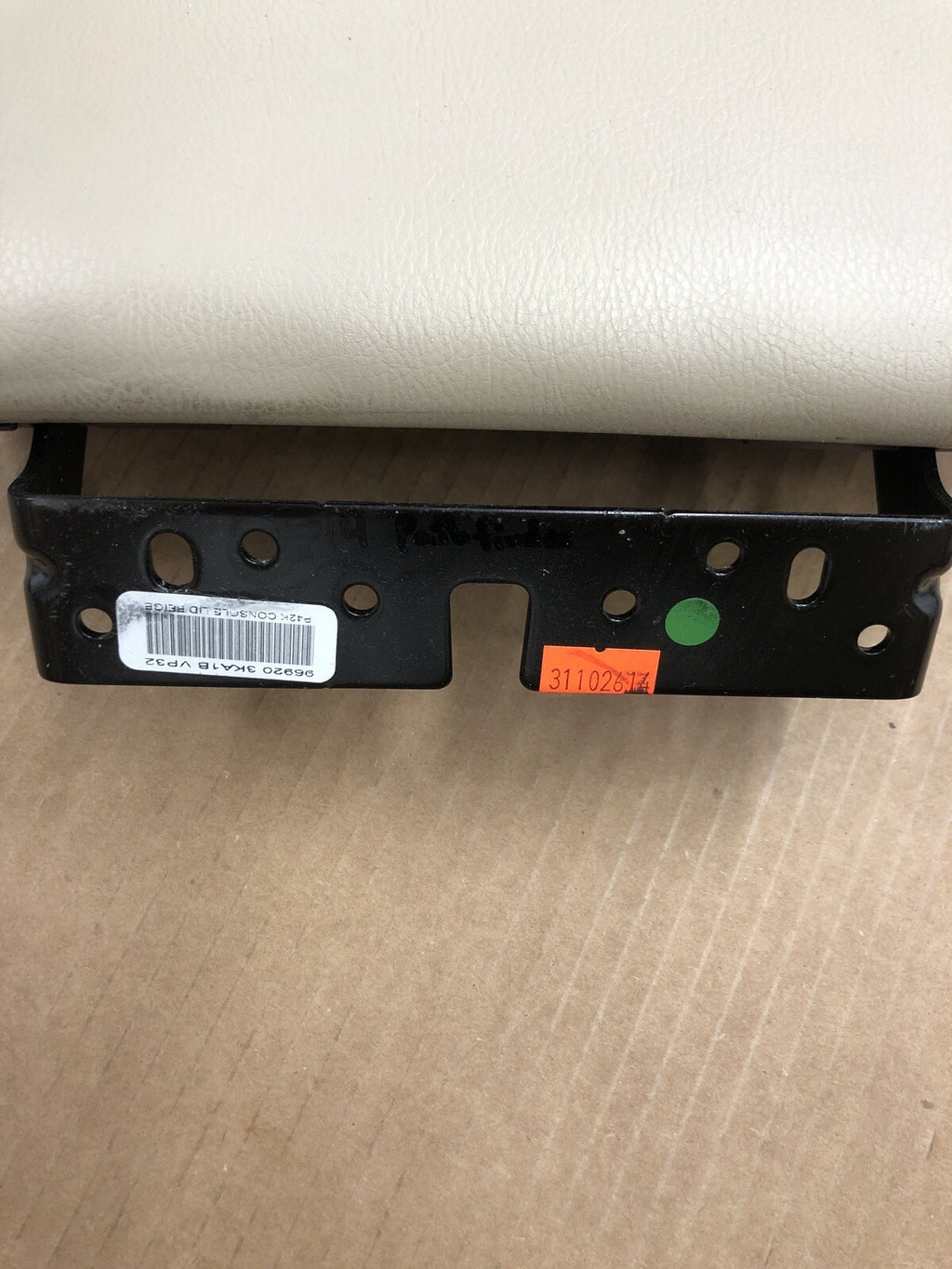 13 18 NISSAN PATHFINDER center console lid armrest storage Beige leather OEM5