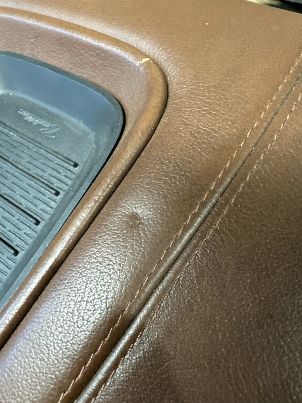 2018 CADILLAC ESCALADE CENTER CONSOLE ARMREST STORAGE LID PHONE CHARGER BROWN5