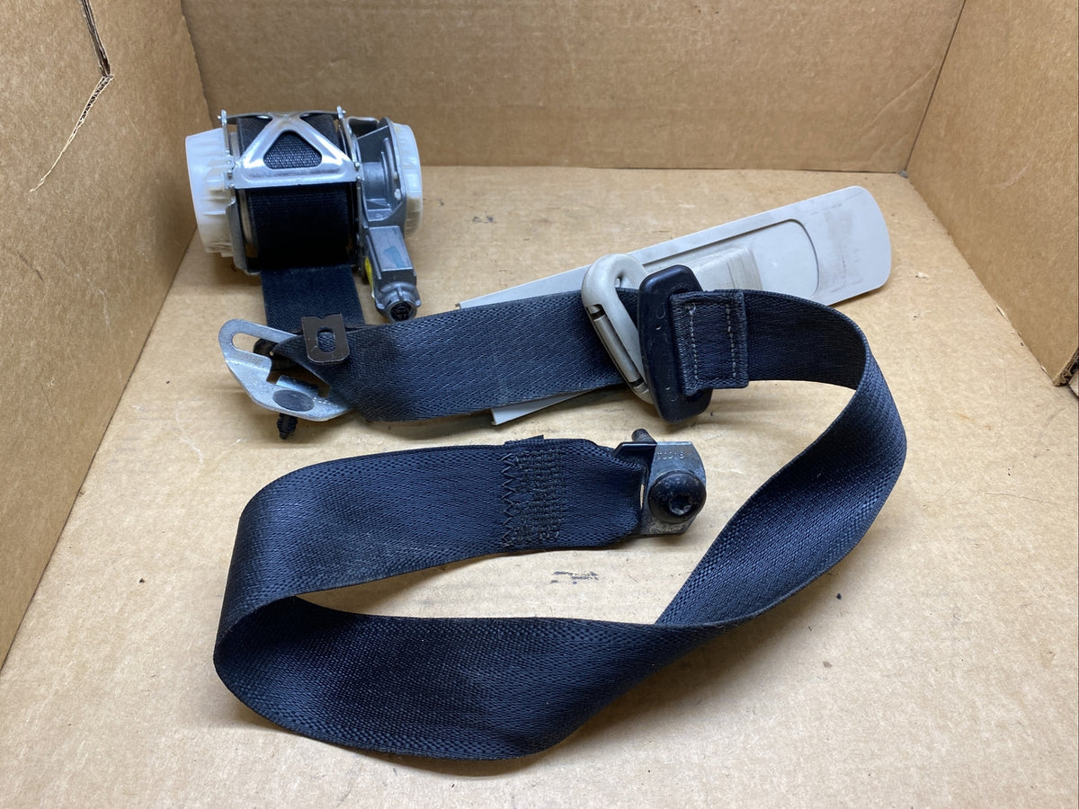 2011 2013 Ford Fiesta Front Left Driver Side Seat Belt Seatbelt Retractor0
