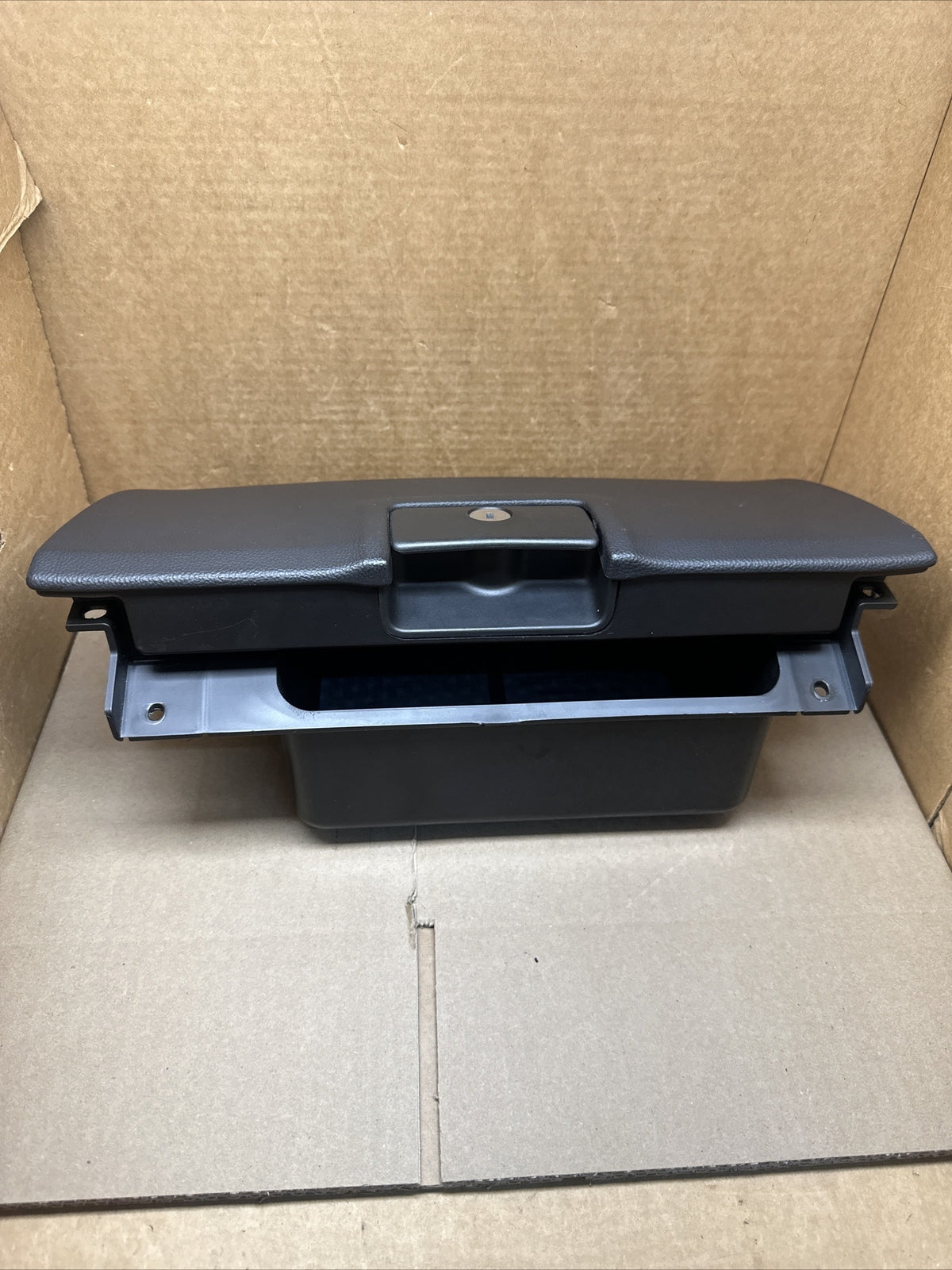 2016 2019 Silverado Sierra Upper Glove Box Glovebox Black Dash Insert Storage5