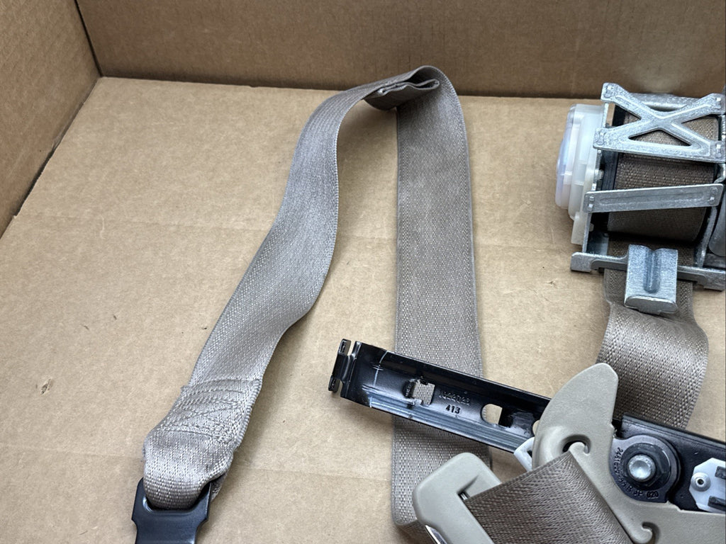 2014-2018 Grand Cherokee Front Right Passenger Side Seat Belt Seatbelt Retractor3