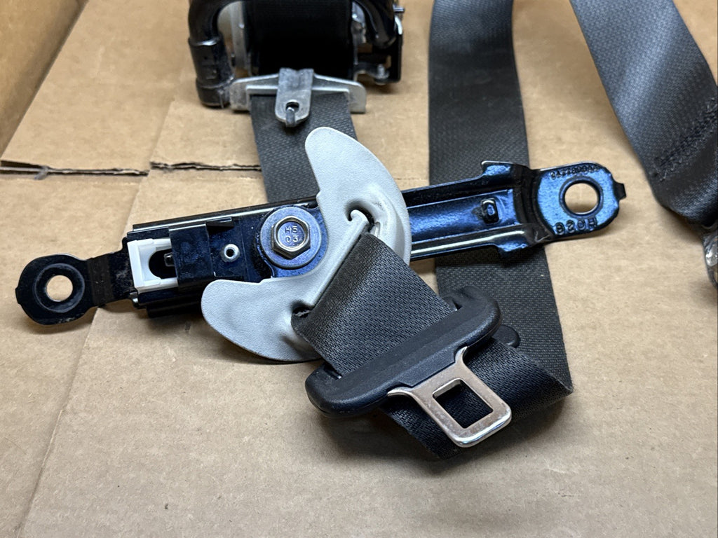 2015 2019 Subaru Outback Front Left Driver Side Seat Belt Seatbelt Retractor2