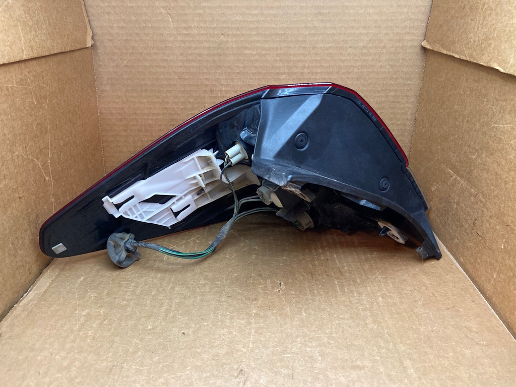 10 14 Subaru Outback Passenger Side Right Rear Taillight Tail Break Light Outer6