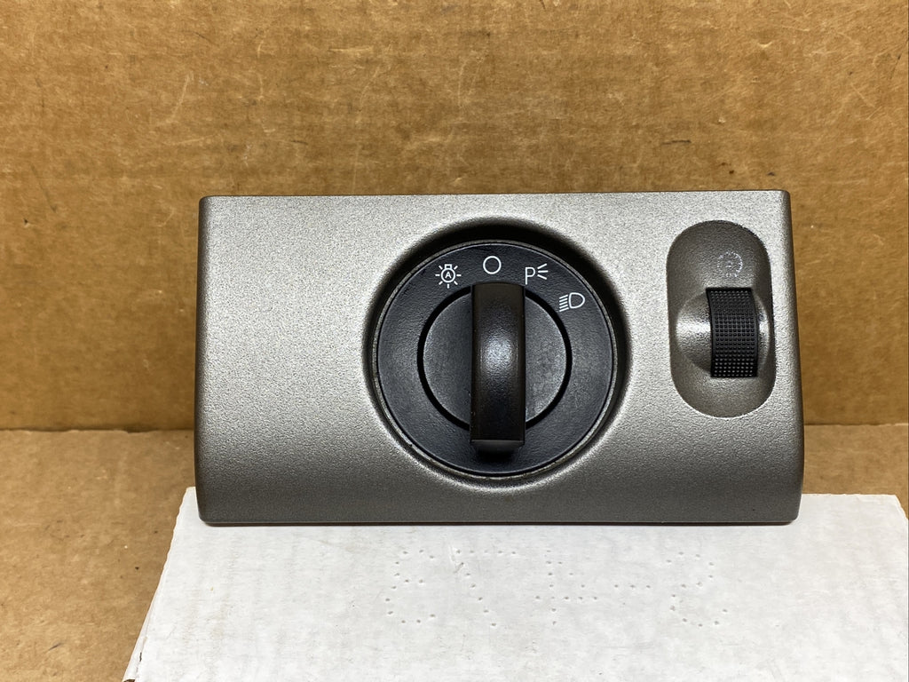 04 08 F150 Head Light Headlight Lamp Switch Button Controls 4L3T 13D062 CB33Q41