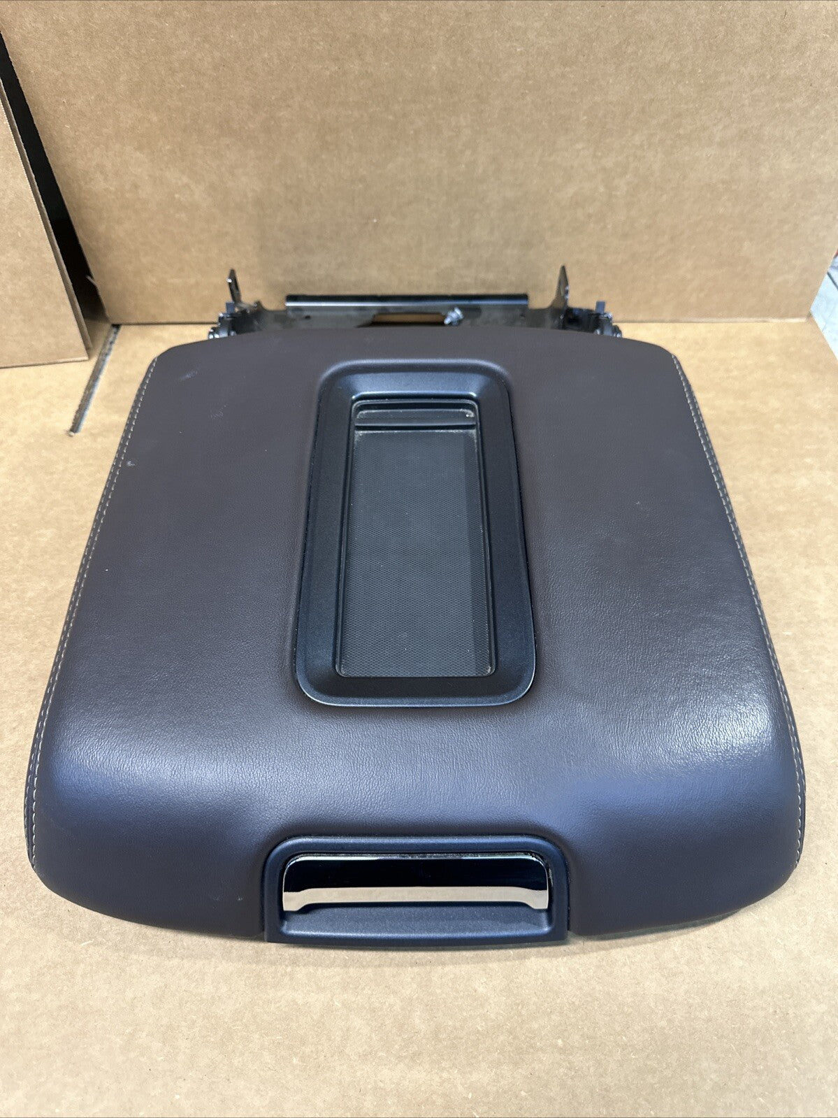 2015 2020 Tahoe Yukon Suburban Yukon XL Center Console Lid Arm rest Brown OEM0