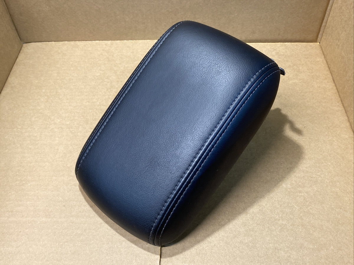 2014 2018 Subaru Forester Center Console Lid Cover Top Arm Rest Armrest Black0