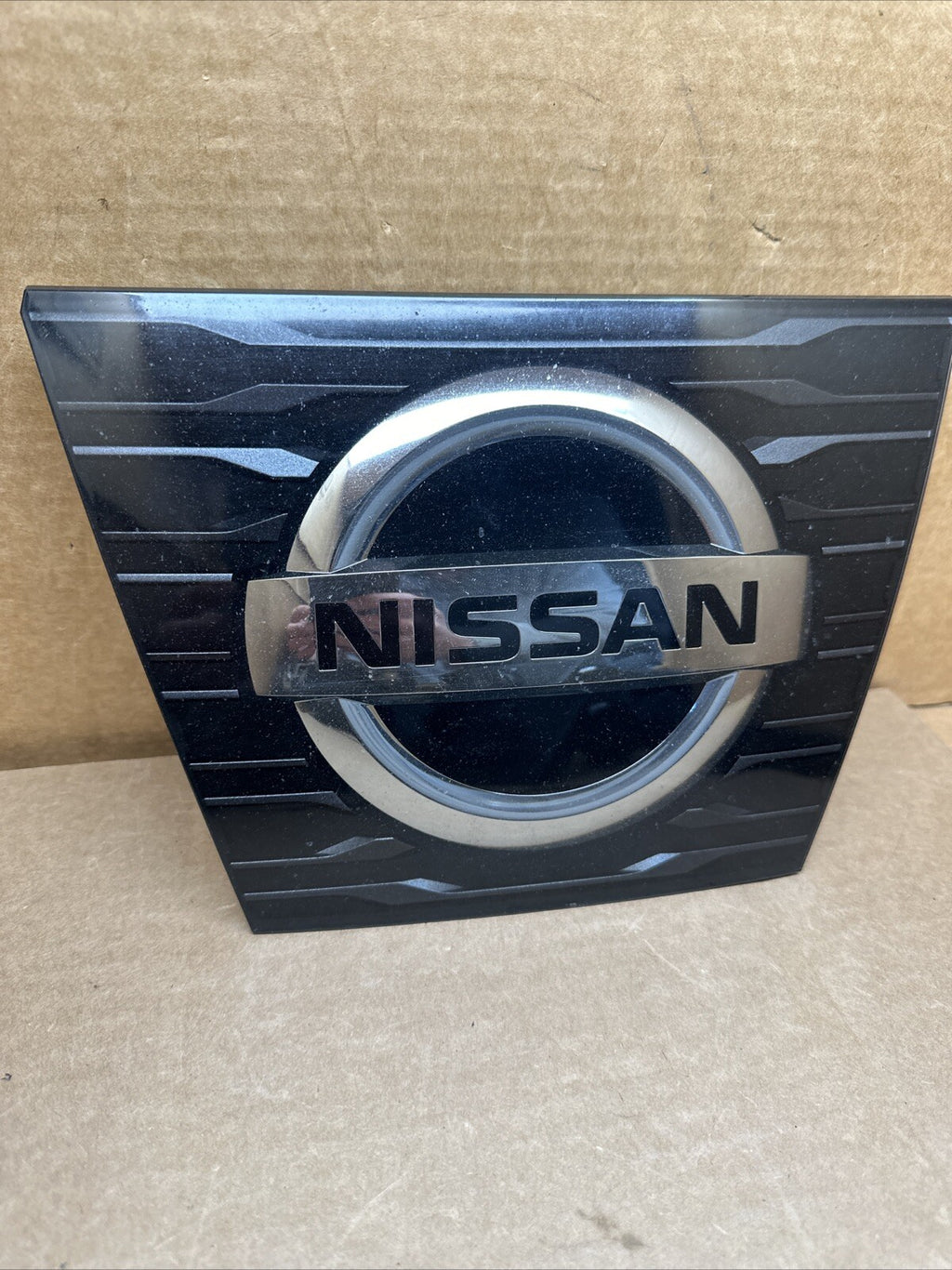 2016 2018 Nissan Rogue Front Grille Emblem Face Pilot Glossy 62890 6FL0A1
