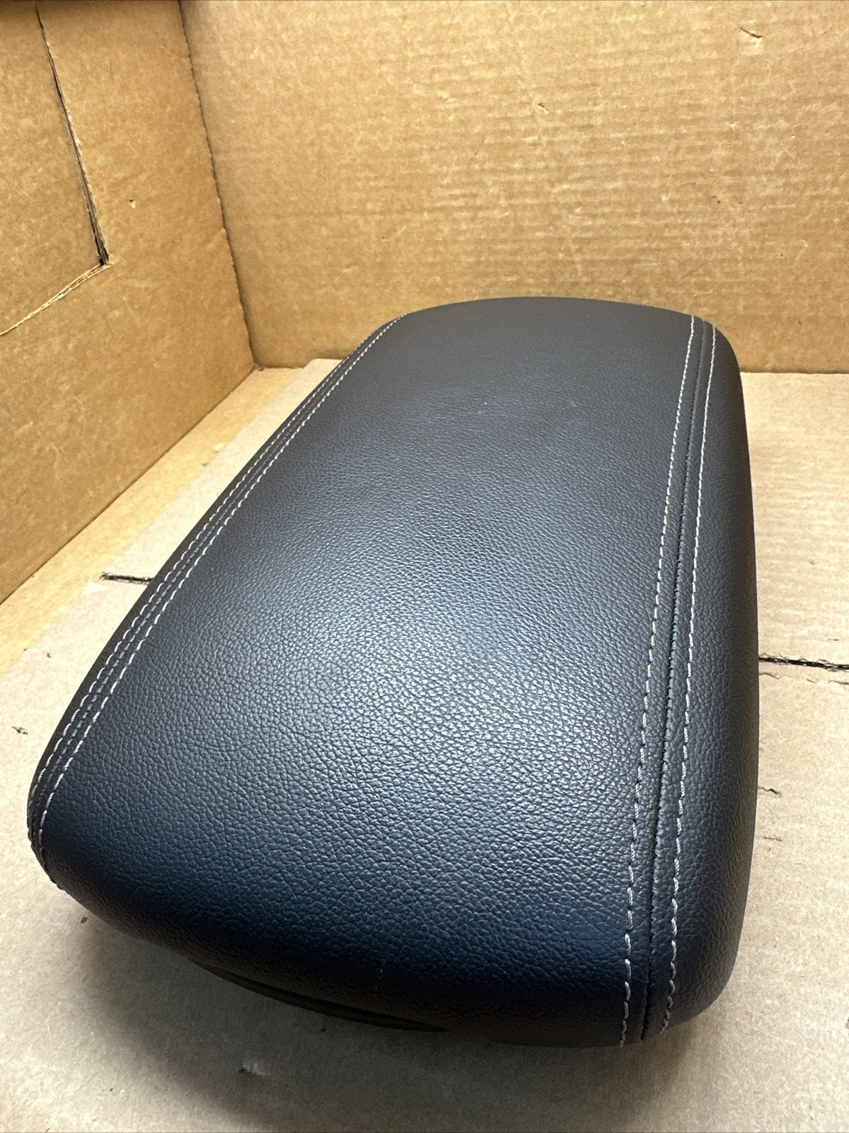 2017 2022 Kia Sportage Center Console Lid Cover Top Arm Rest Armrest Black2