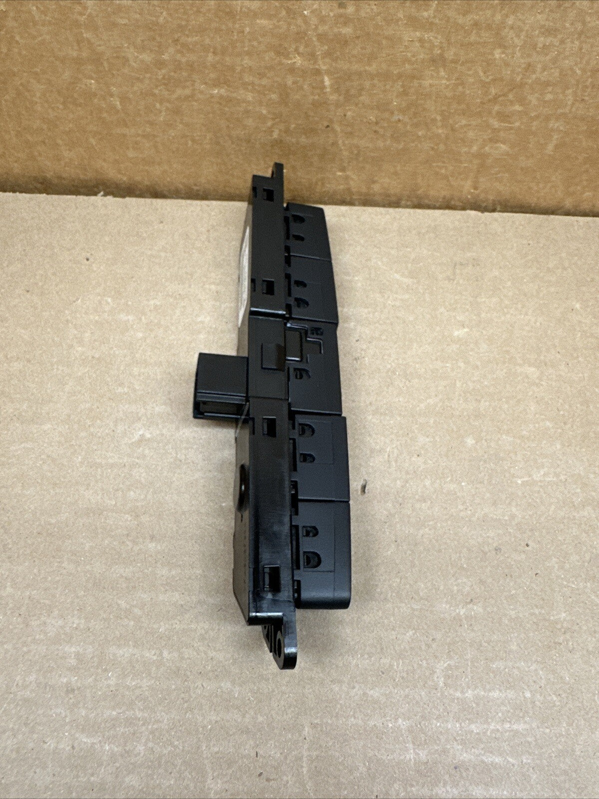 2014 2018 JEEP CHEROKEE EMERGENCY HAZARD LIGHTS CONTROL SWITCH OEM P68155815AB5